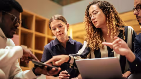 Team spricht über GenAI im Kundenservice