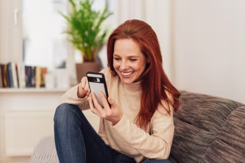 woman-smartphone-home