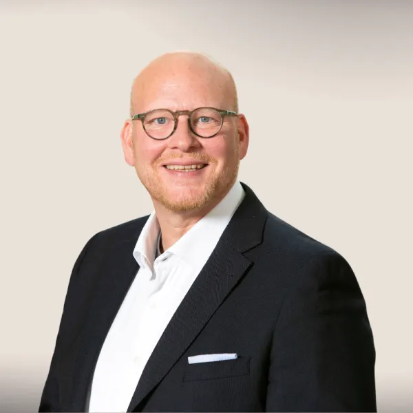 Profile picture for user Konstantin Mayer